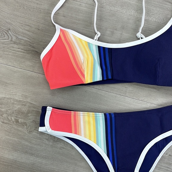 ☀️RIP CURL☀️ SAYULITA STRIPE CROP
SAYULITA STRIPE CHEEKY BIKINI SET - Picture 7 of 13